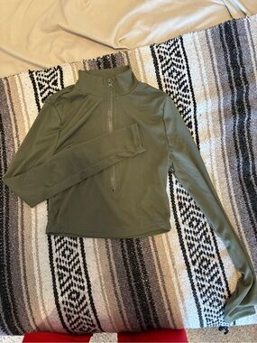 SOlive Green Ribbed Mock Neck Pullover